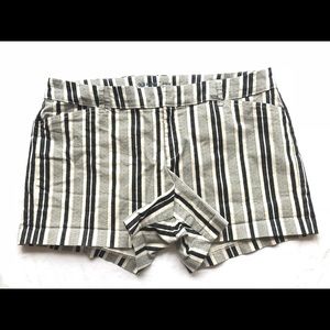 🌊 OLD NAVY - PIXIE MID RISE SHORTS!